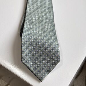Geoffrey Beene 100% silk GreenPatterned Tie